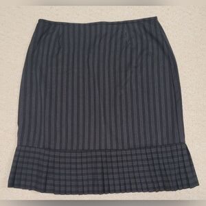 Briggs 10 Business Office Black Pinstripe Skirt Pleated Bottom Excellent Cond